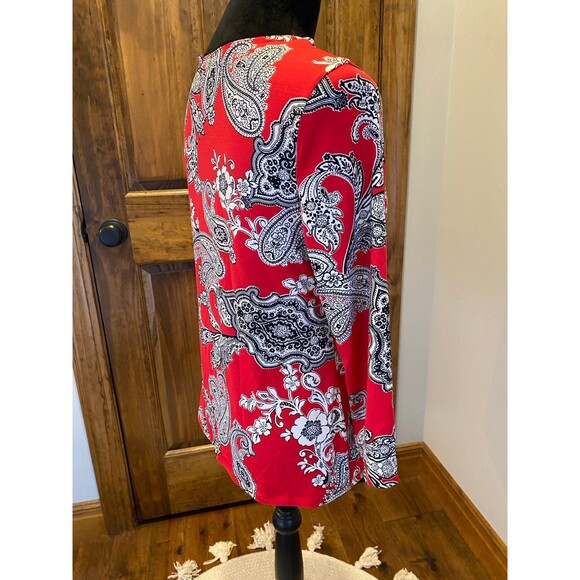 Linea Donatella Size Small Red Black Paisley Top w/Lace Neckline Sexy! - Picture 4 of 9